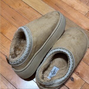 Cozy Tan Women's Moccasins with Plush Lining